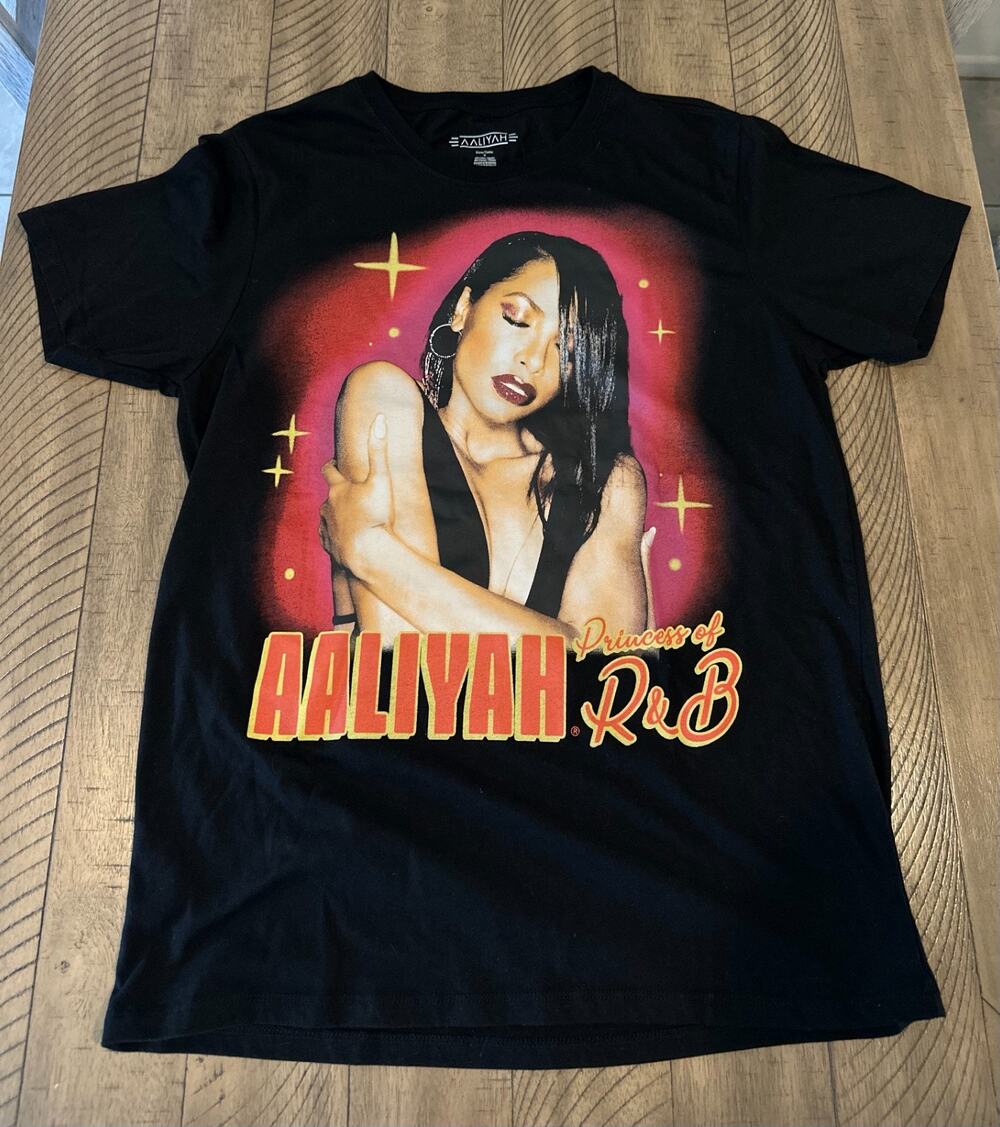 Aaliyah T-Shirt Princess of R&B Graphic Tee Black Size Small S Official Merch